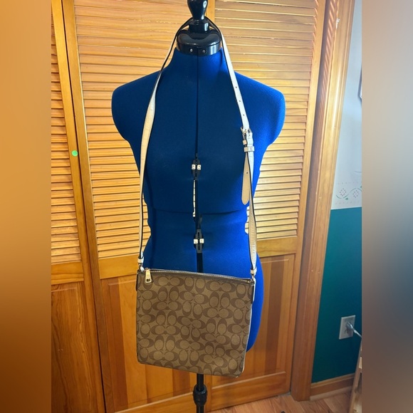 Coach Tan and Brown Signature Bag - Picture 2 of 5